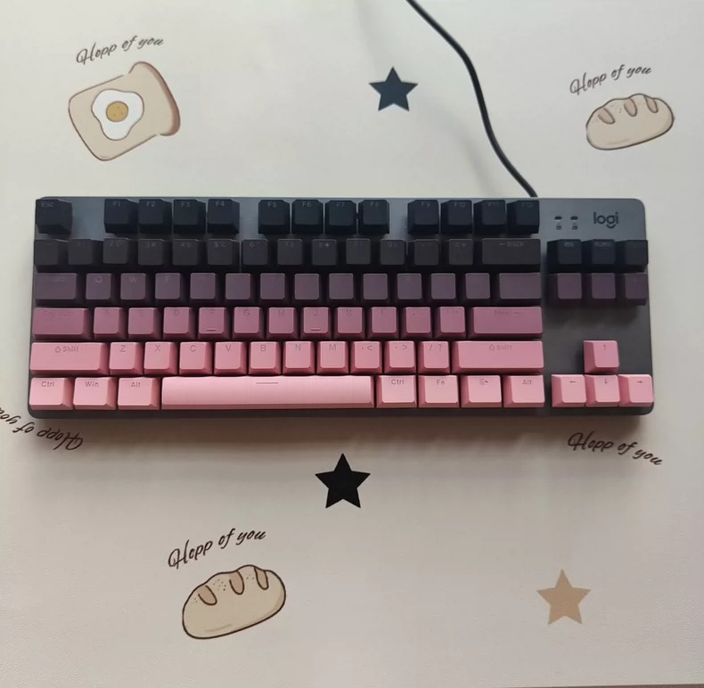 二手罗技K835有线机械键盘高性价比办公游戏首选 罗技K835采用TTC红轴/青轴，5000万次按键寿命，手感顺滑无涩感，大键位调校稳定，办公打字还是游戏都可以